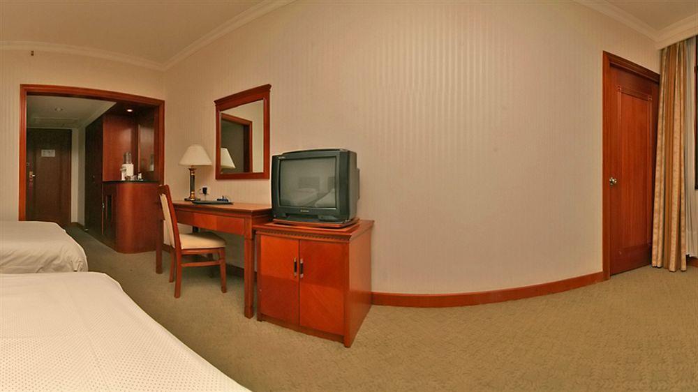Jin Jiang Metropole Hotel Шанхай Екстер'єр фото